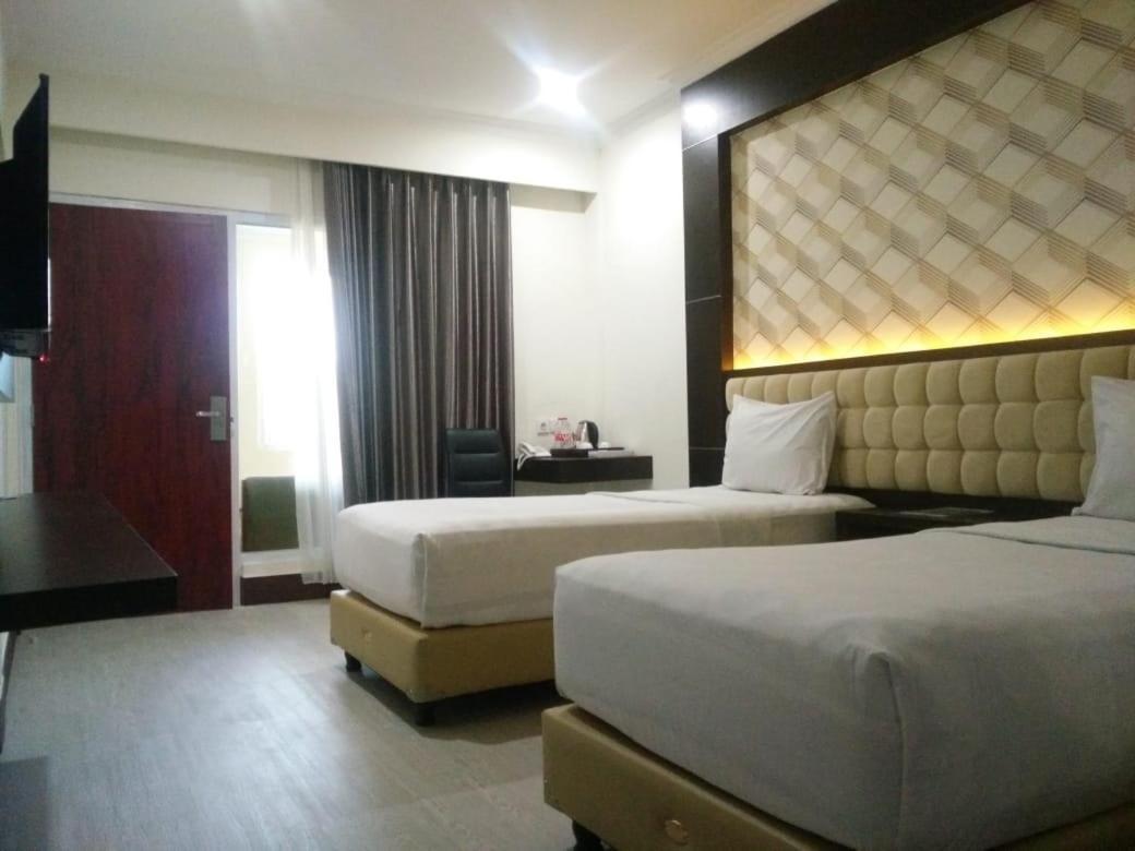 Sindoro Hotel Cilacap By Conary Exterior photo